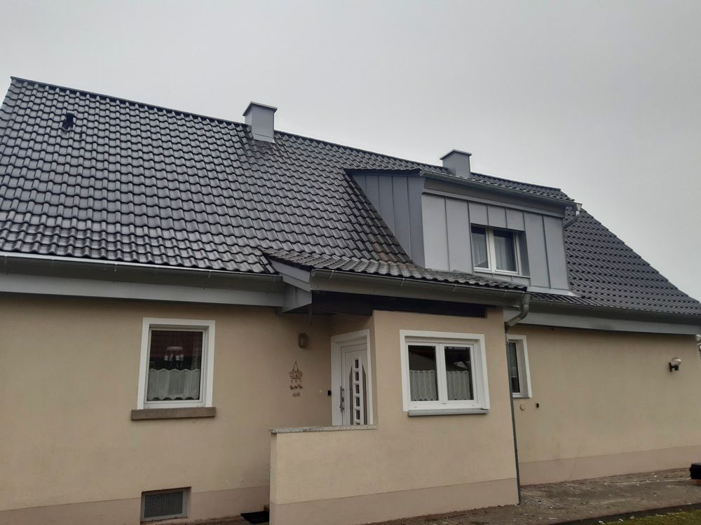 Dacheindeckung und Gauben