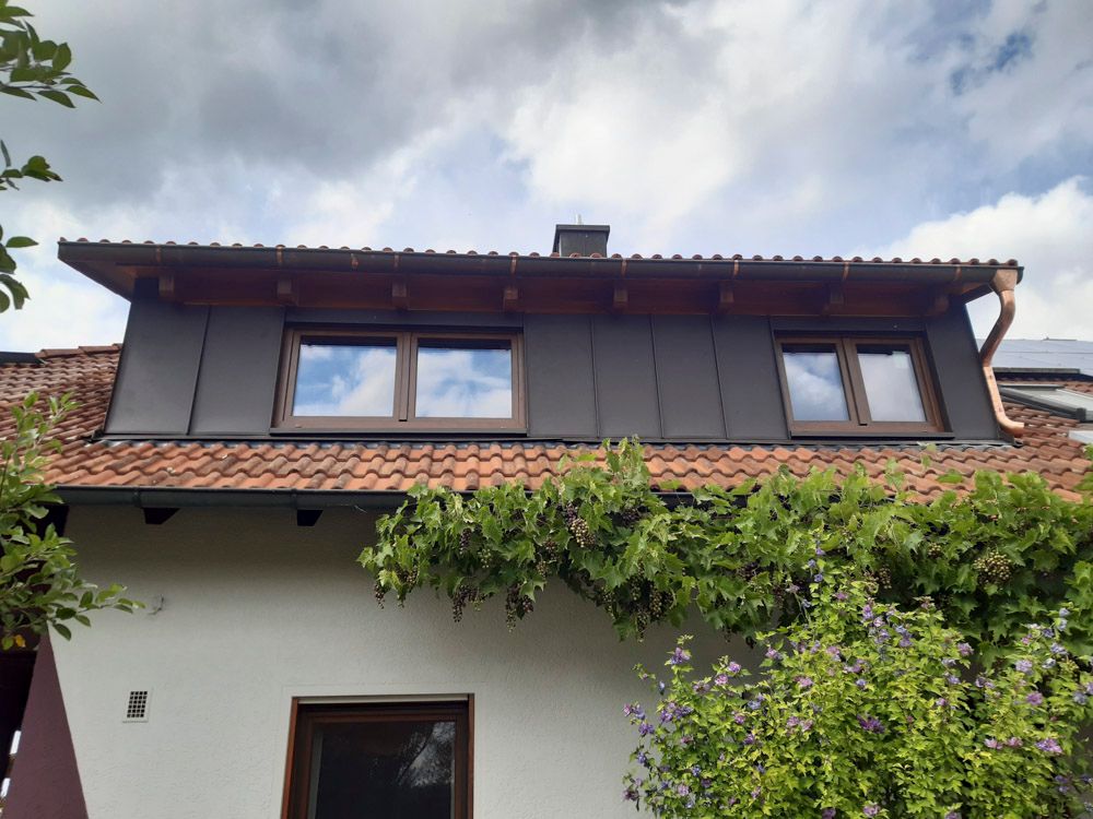 Dacheindeckung und Gauben